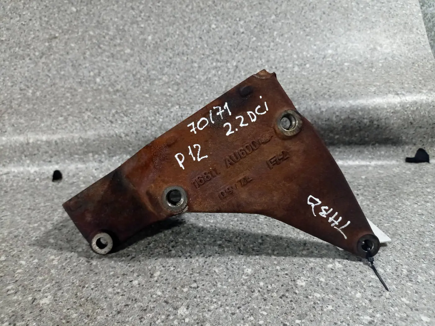 Крепление ТНВД к Nissan Primera 2005