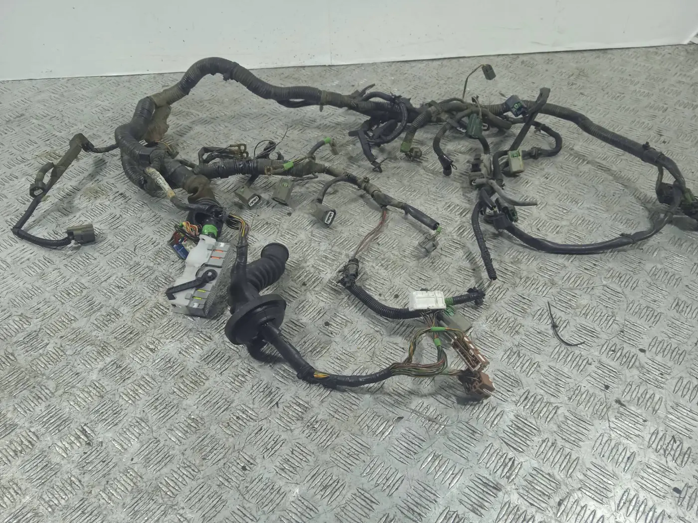 Проводка двигателя к Nissan Almera 2002