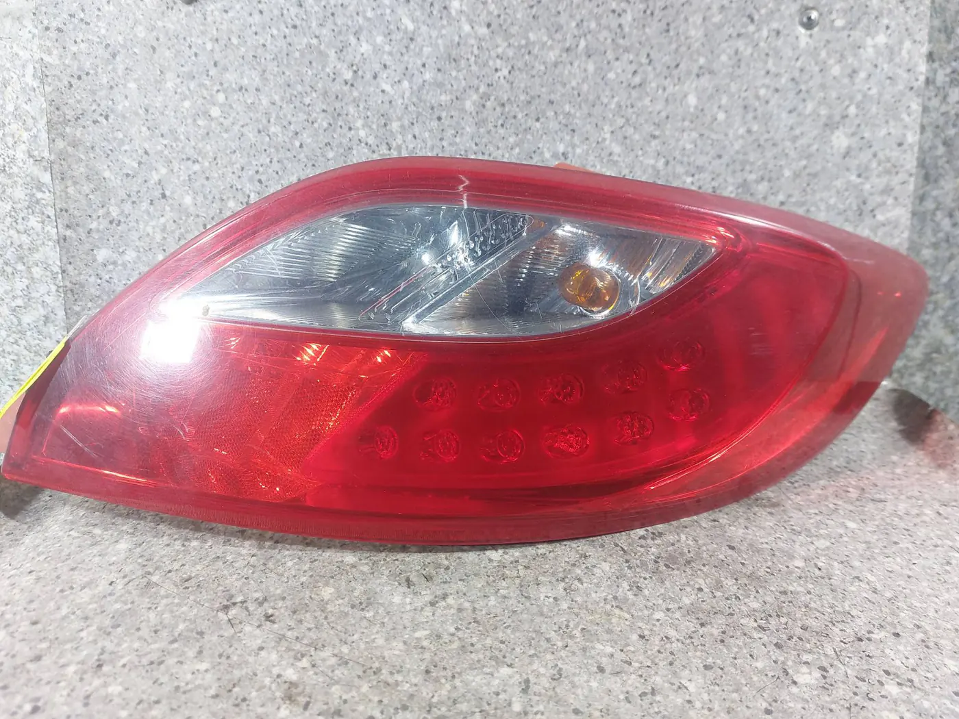 Фонарь задний правый к Mazda 2 2009