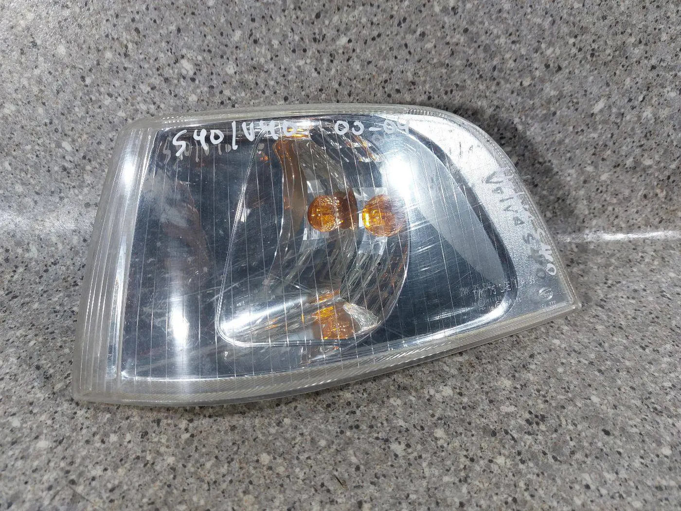 Поворотник левый к Volvo S40 2002