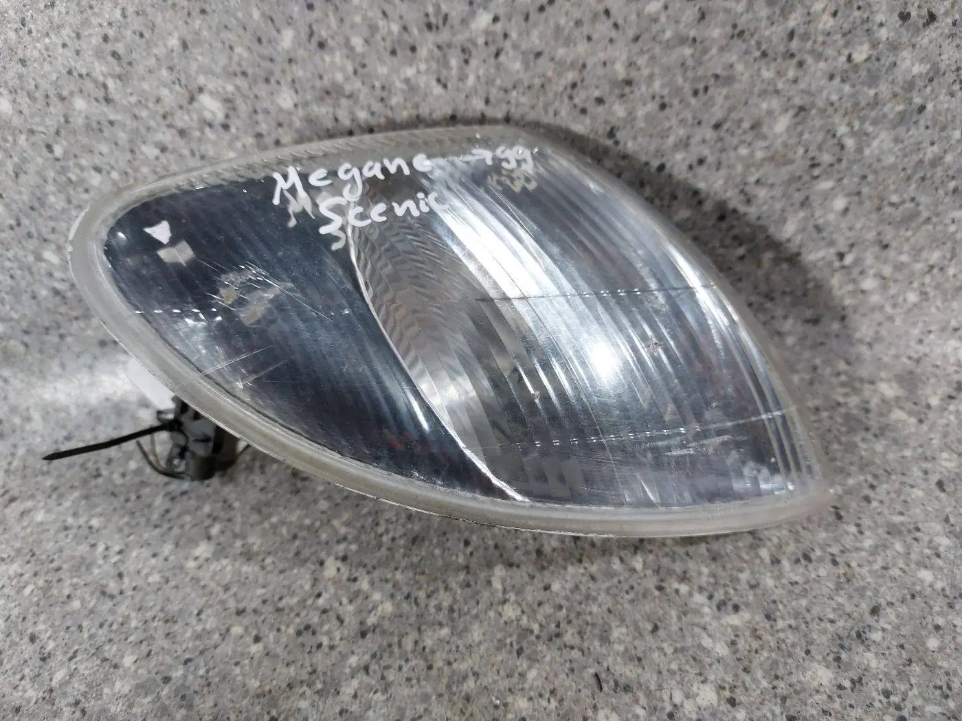 Поворотник правый к Renault Scenic 1998