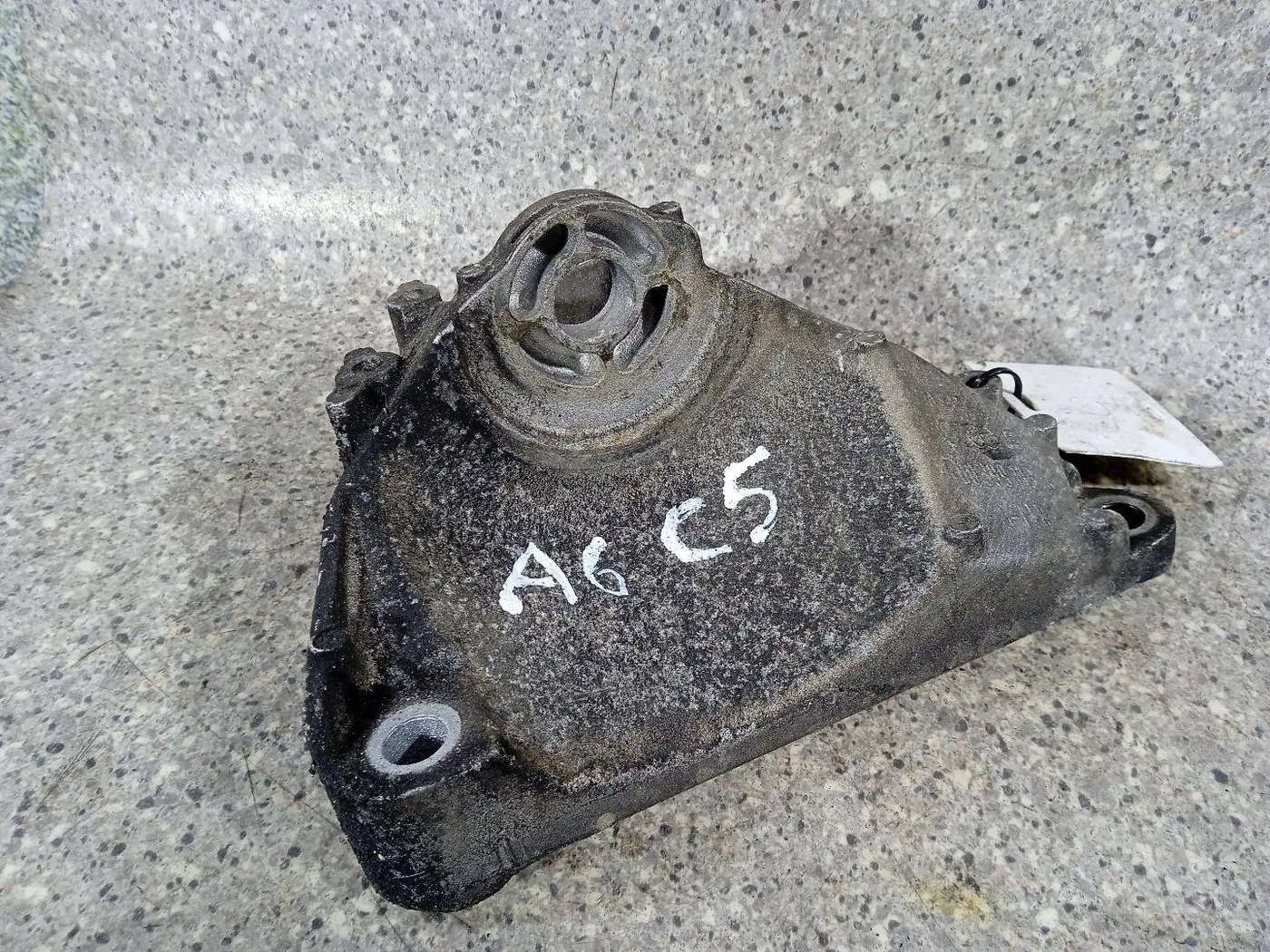 Кронштейн КПП к Audi A4 2000