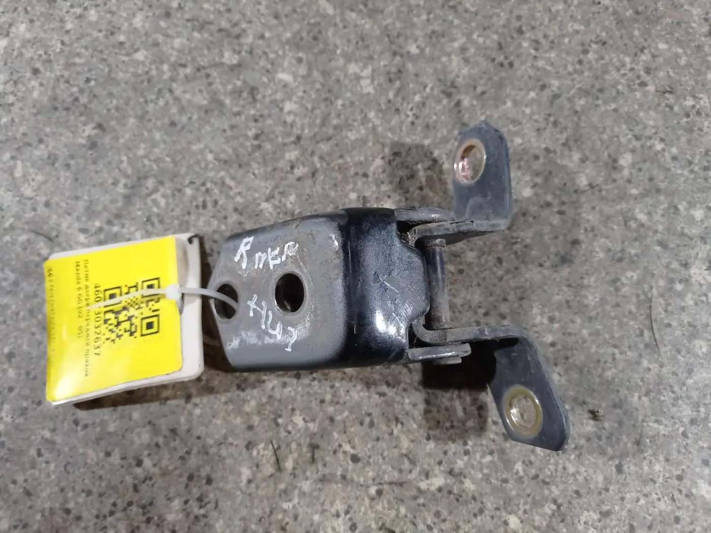 Петля двери передней правой к Mazda 6 2004