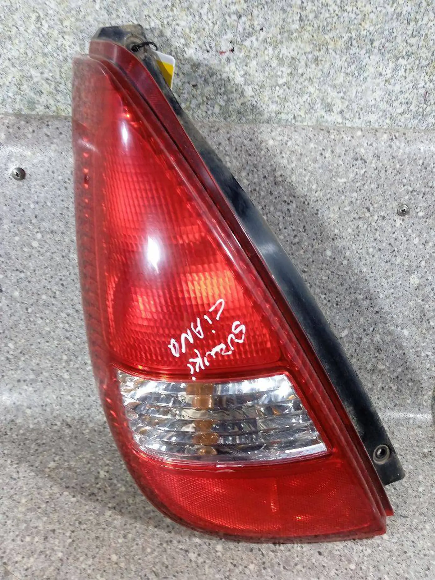 Фонарь задний левый к Suzuki Liana 2003