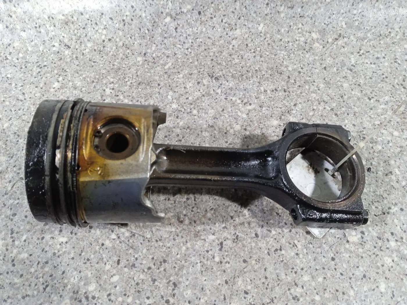 Поршень к Renault Megane 2004