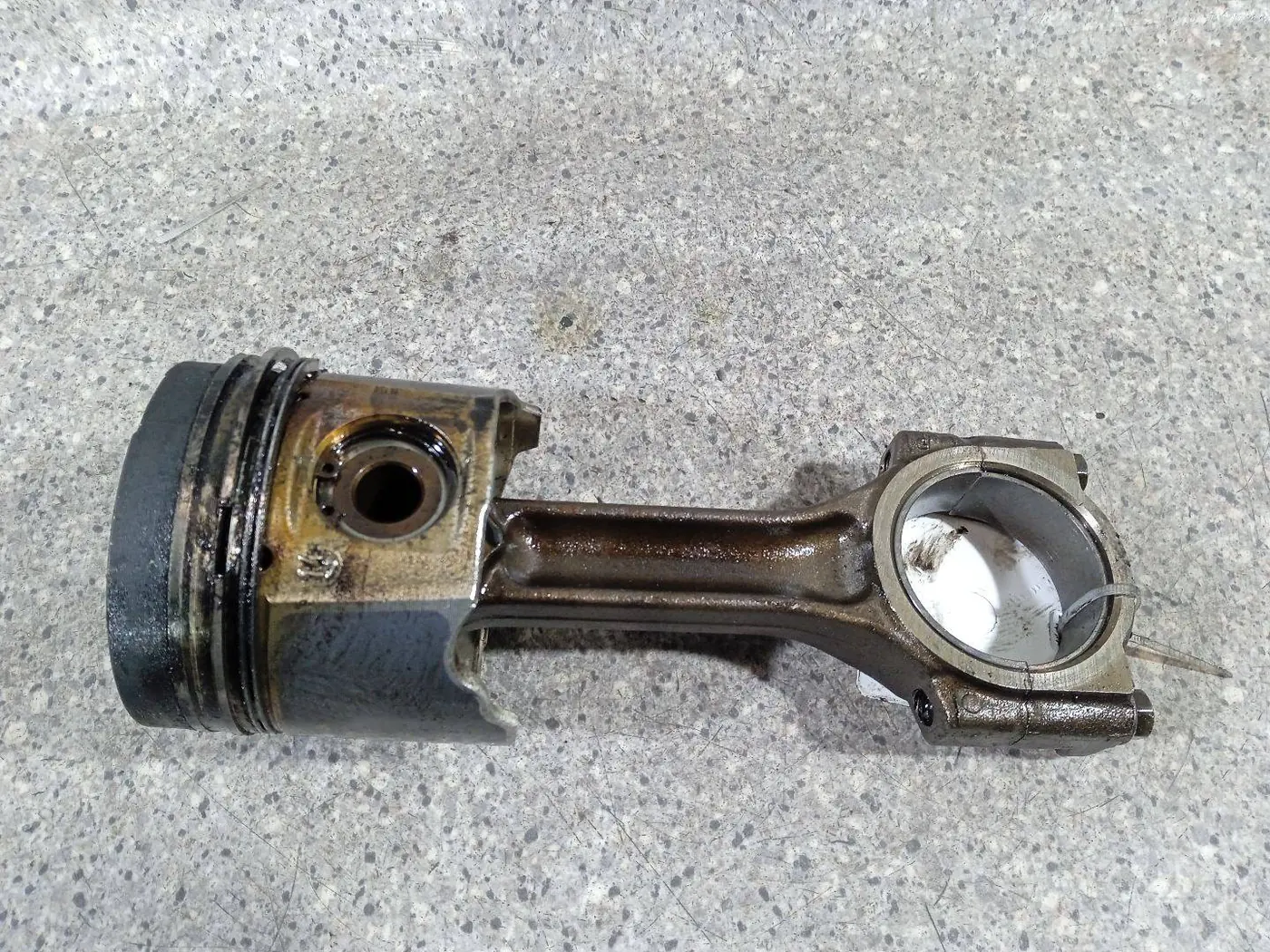 Поршень к Renault Laguna 2003
