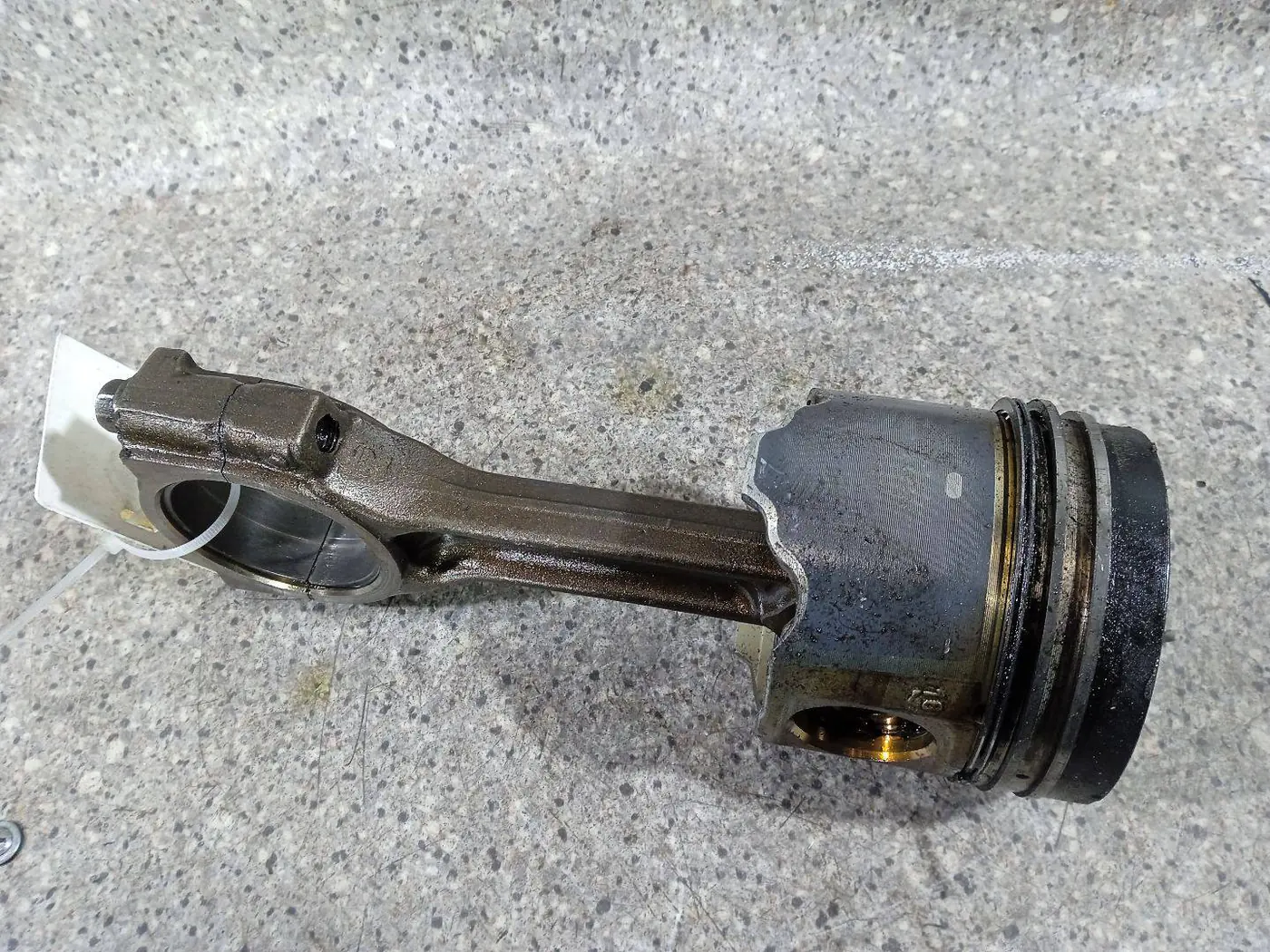 Поршень к Renault Laguna 2003