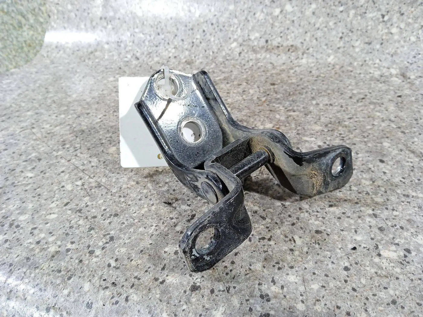 Петля двери передней правой к Mazda 3 2005
