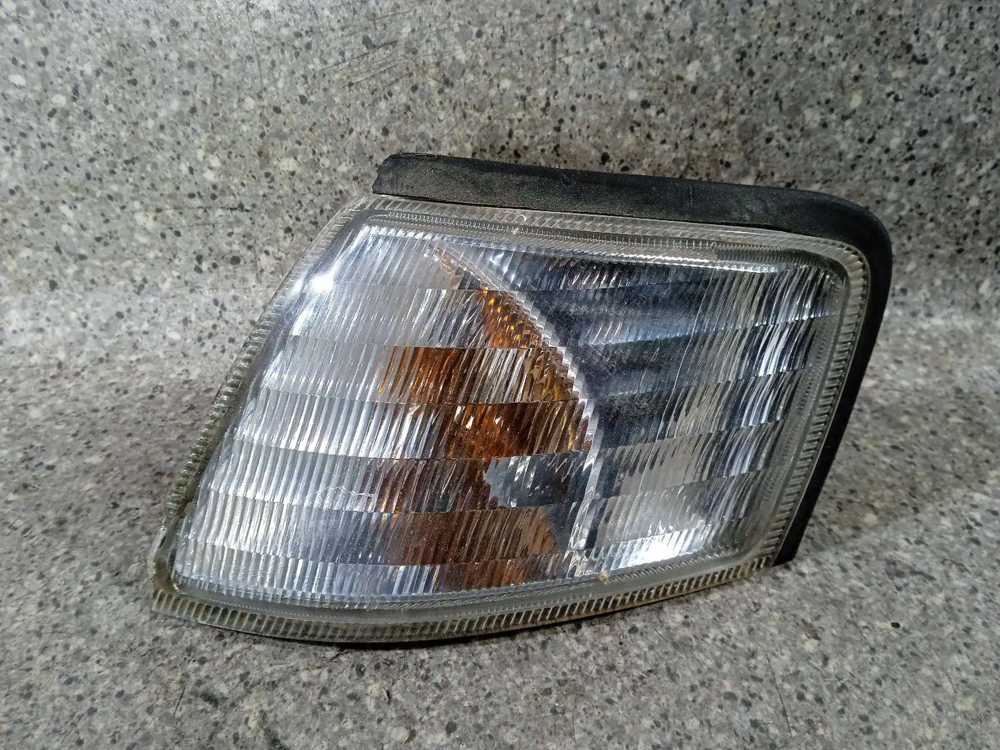 Поворотник левый к Nissan Primera 1998