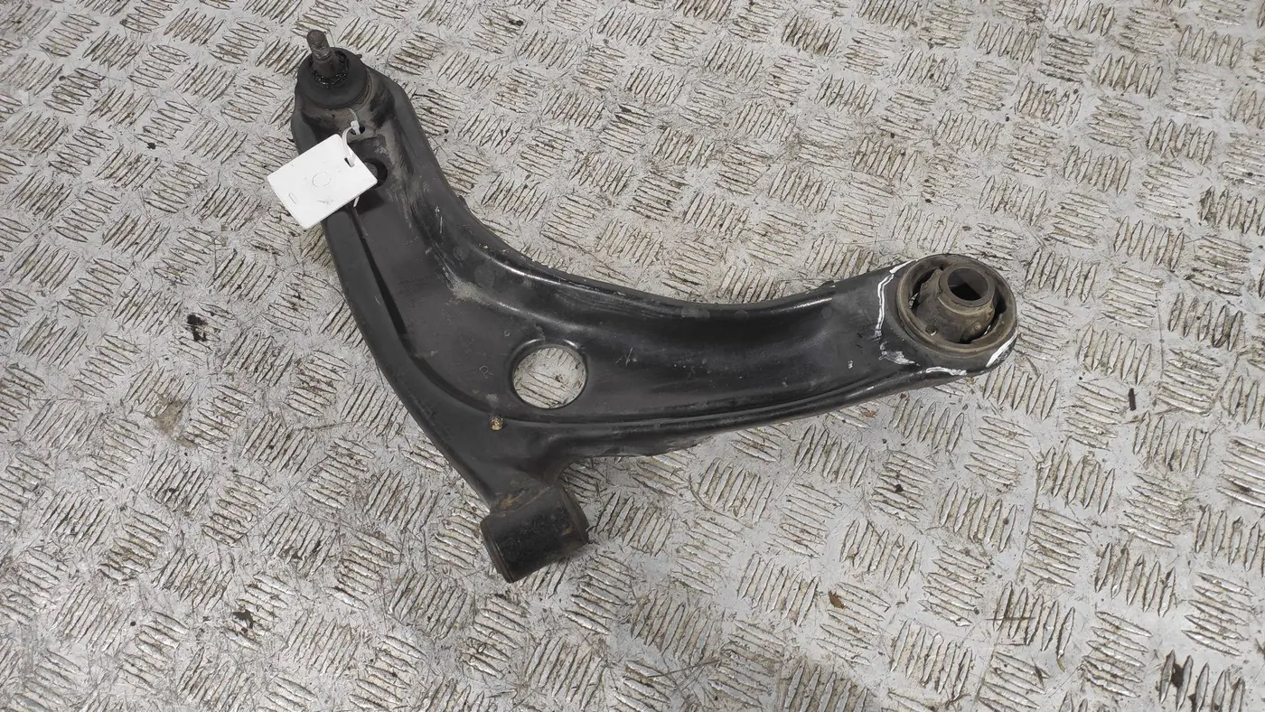 Рычаг передний правый к Toyota Yaris 2007