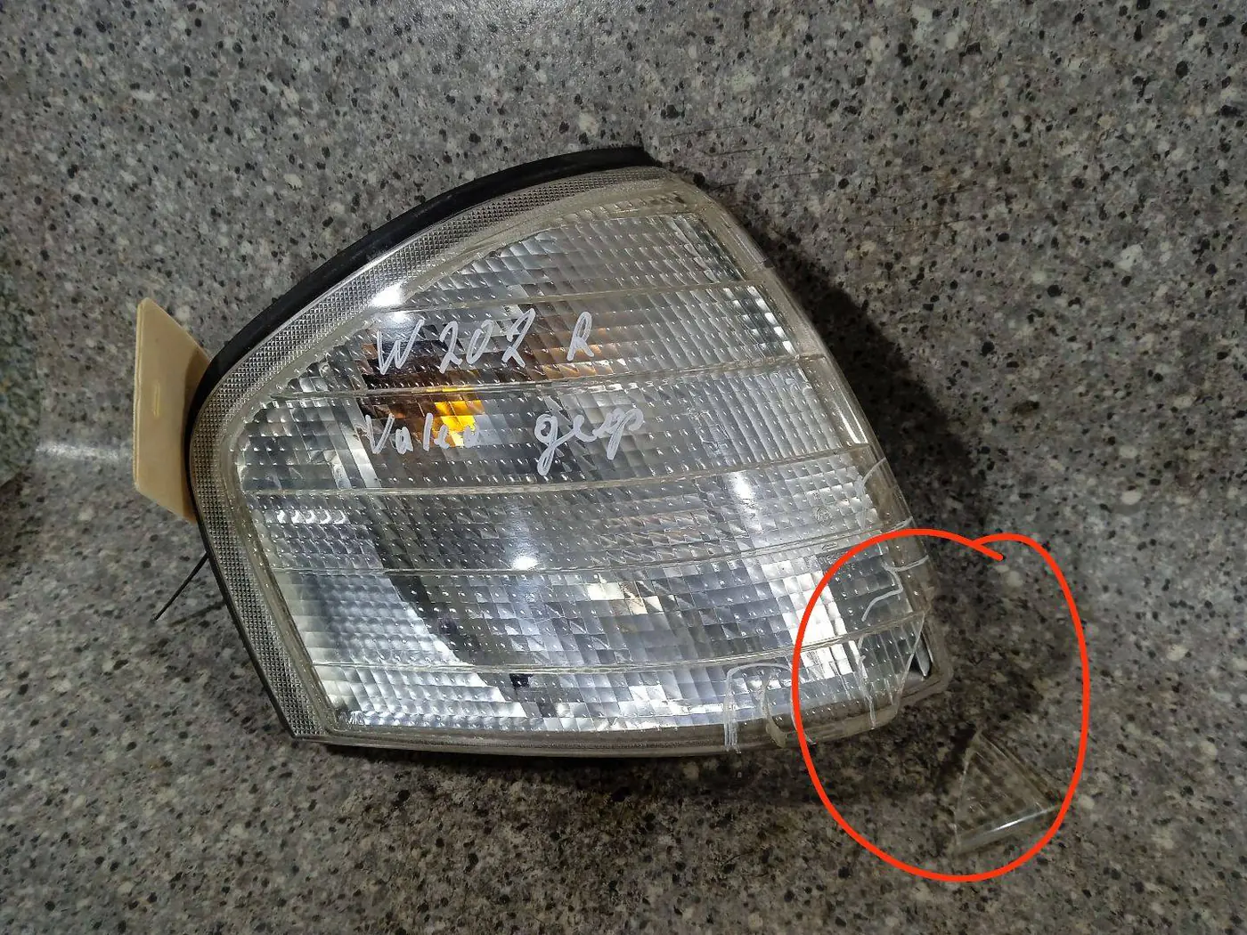 Поворотник правый к Mercedes-Benz C-klasse 1995