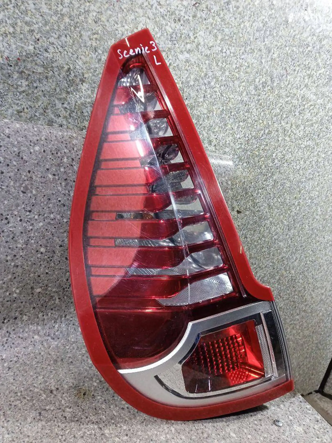 Фонарь задний левый к Renault Scenic 2011