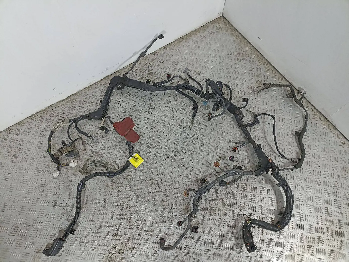Проводка двигателя к Toyota Yaris 2011
