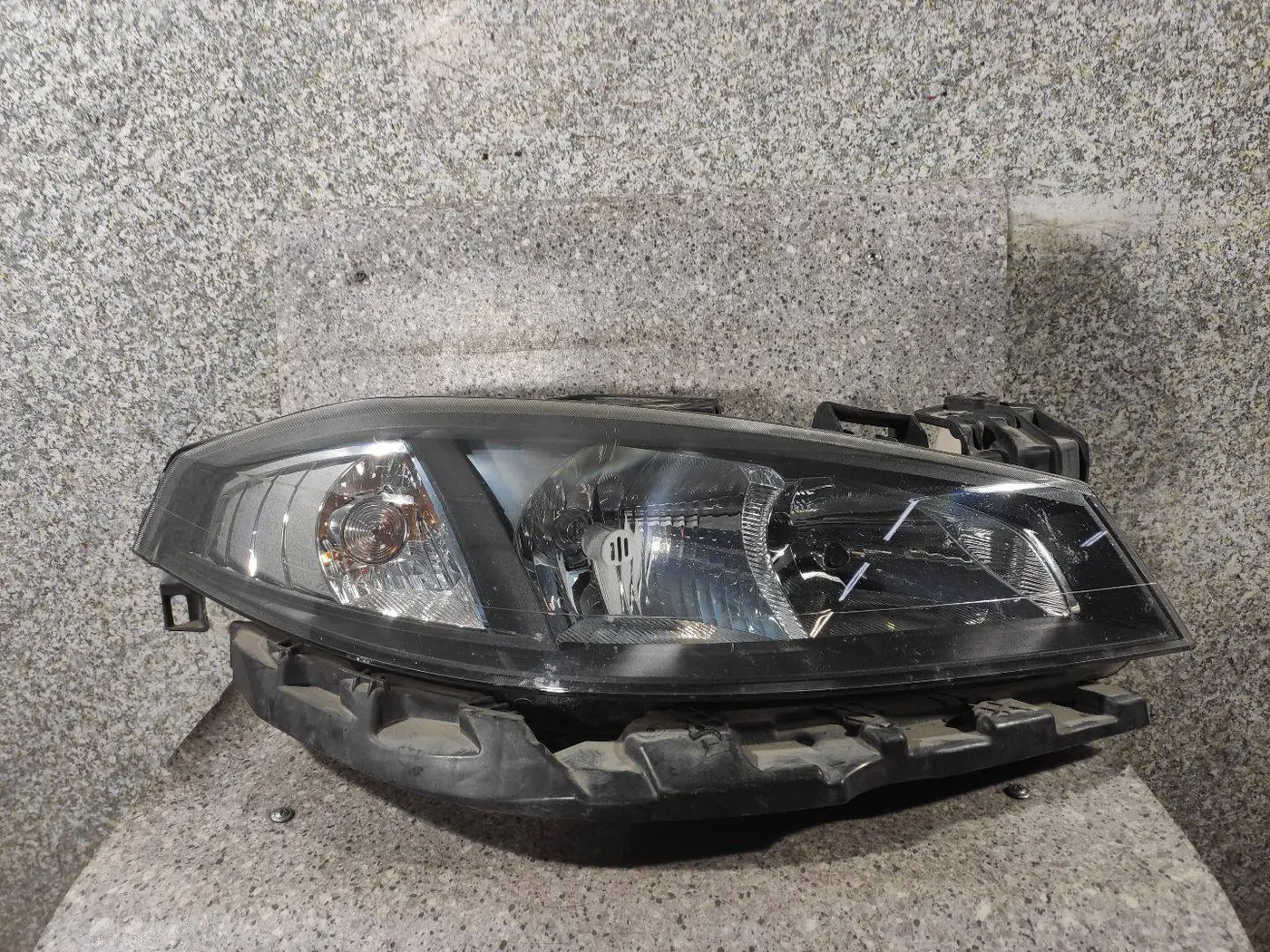 Фара правая к Renault Laguna 2006