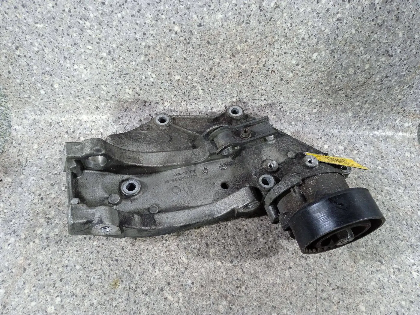 Кронштейн генератора к Citroen A6 2012