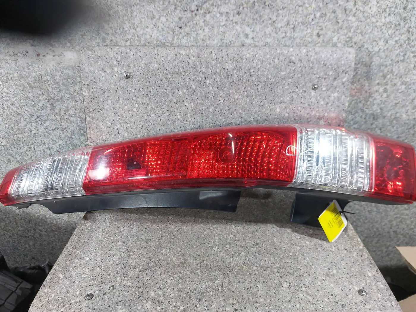 Фонарь задний правый к Honda CR-V 2004