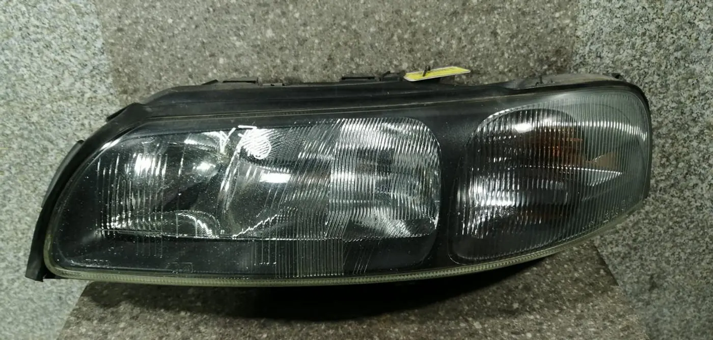 Фара левая к Volvo V70 2002