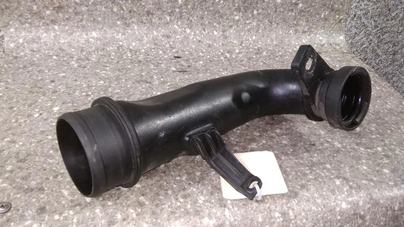 Патрубок к Peugeot 607 2007