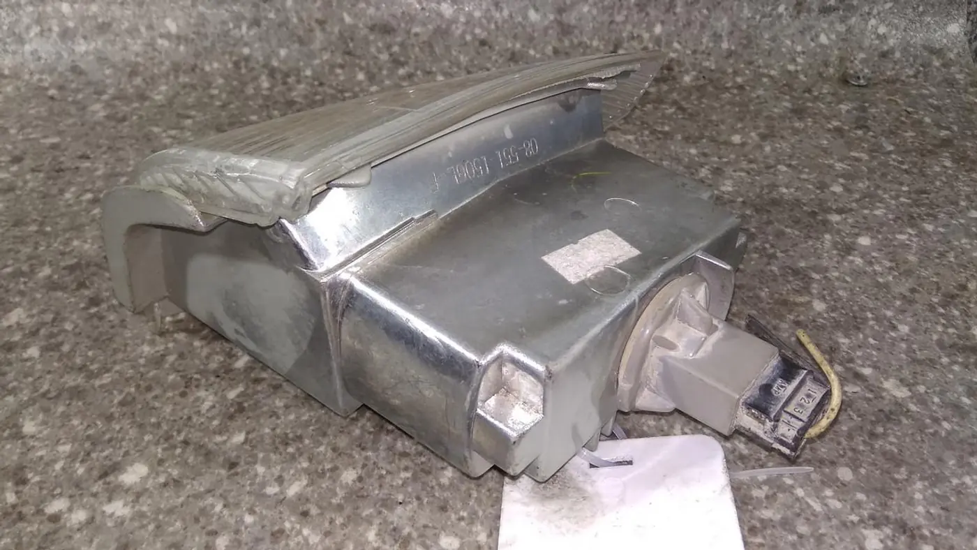 Поворотник левый к Renault A4 1987
