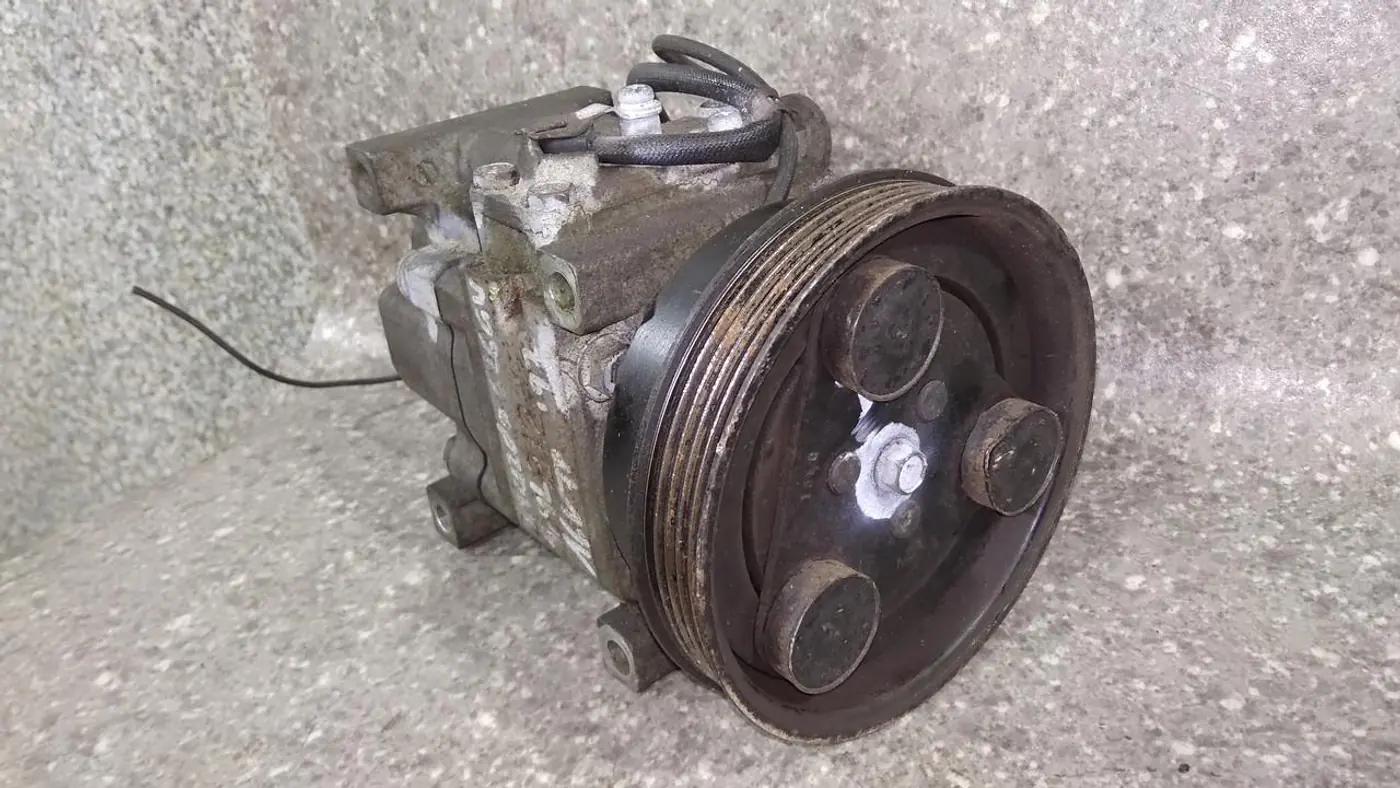 Компрессор кондиционера к Mazda 626 2000
