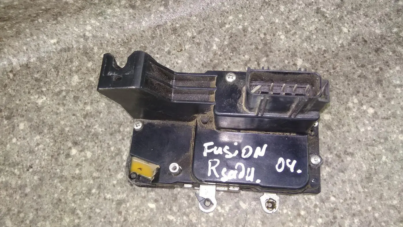 Замок двери задней правой к Ford Fusion 2006