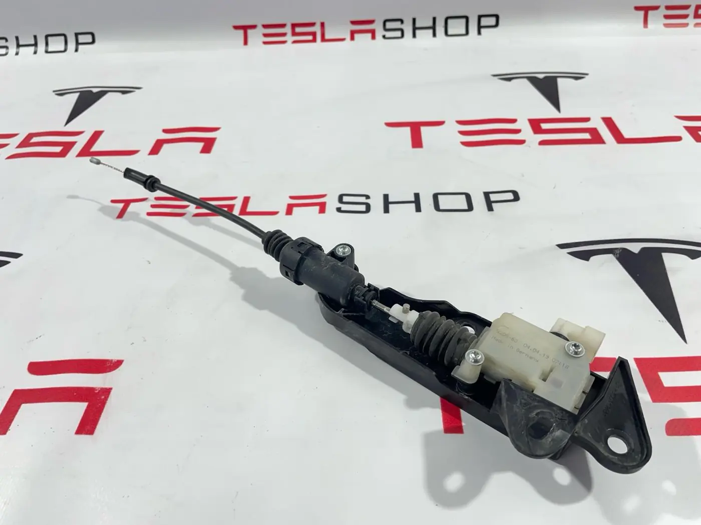 Электропривод замка капота к Tesla Model 3 2019
