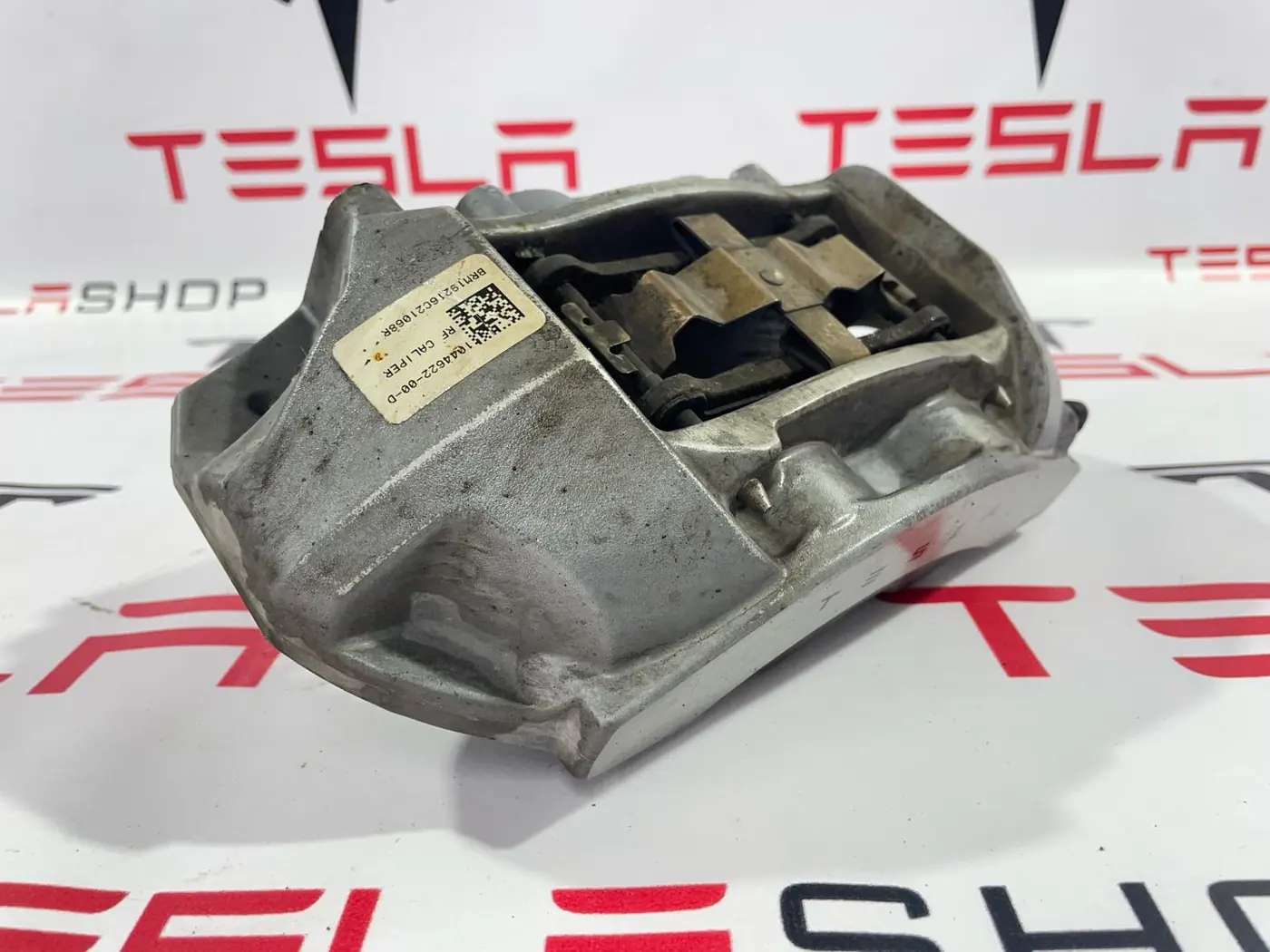 Суппорт передний правый к Tesla Model 3 2019
