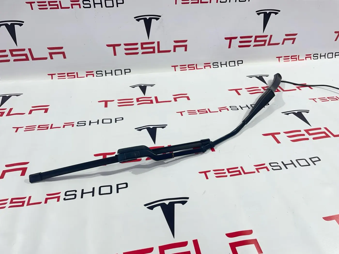 Щеткодержатель к Tesla Model 3 2019