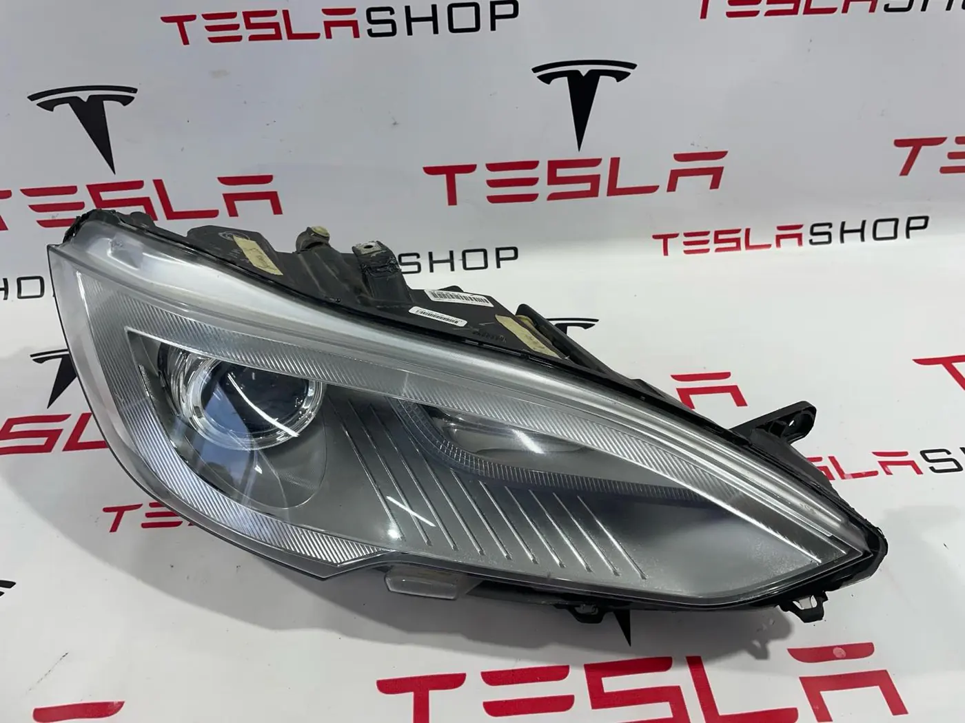 Фара правая к Tesla Model S 2014