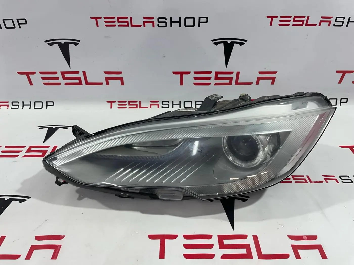 Фара левая к Tesla Model S 2014