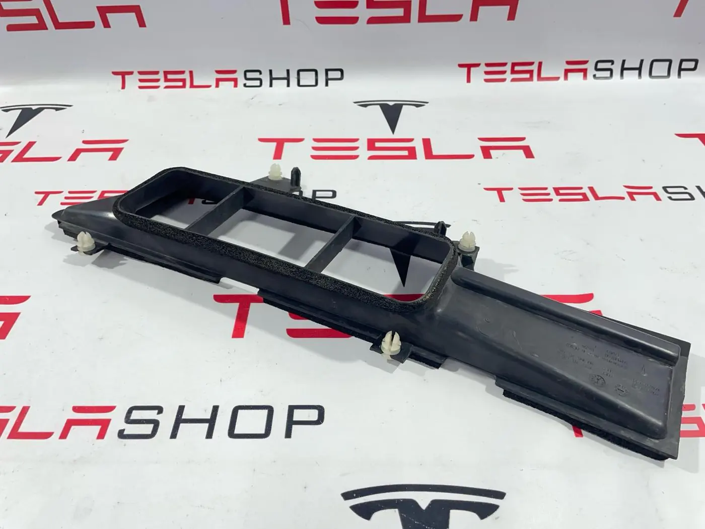 Воздуховод к Tesla Model 3 2019
