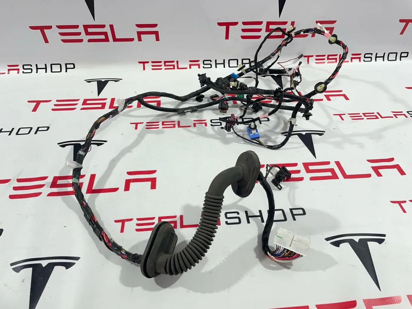 Проводка двери к Tesla Model 3 2019