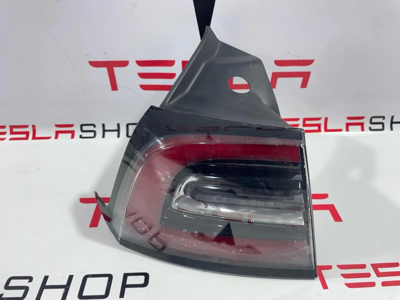 Фонарь задний левый к Tesla Model 3 2019