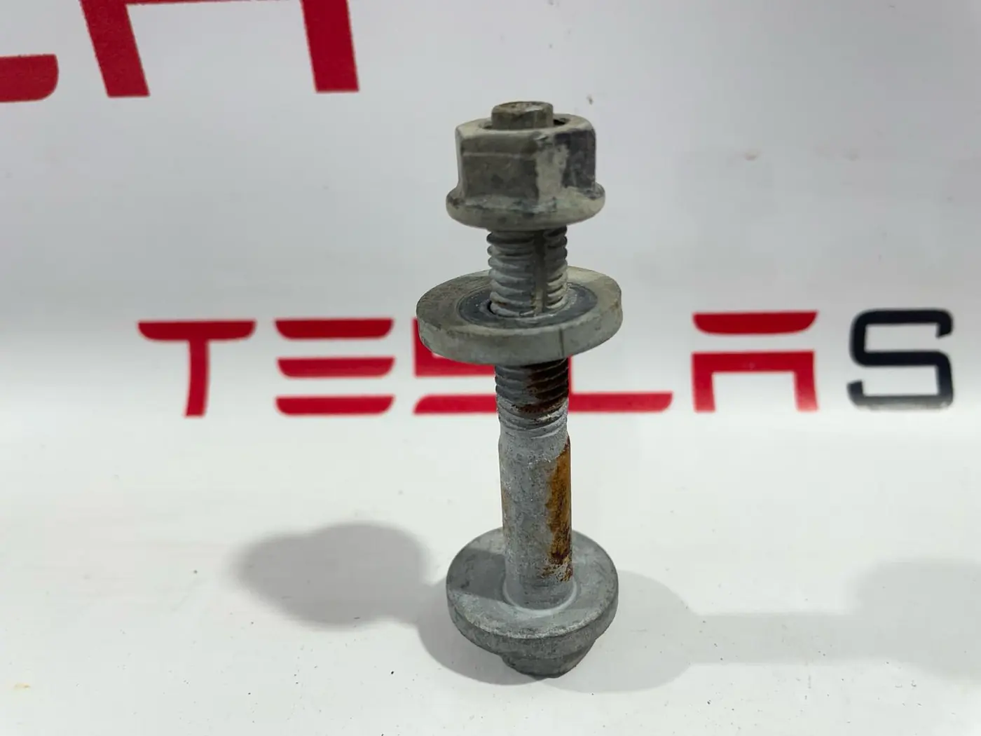 Болт развальный к Tesla Model 3 2019