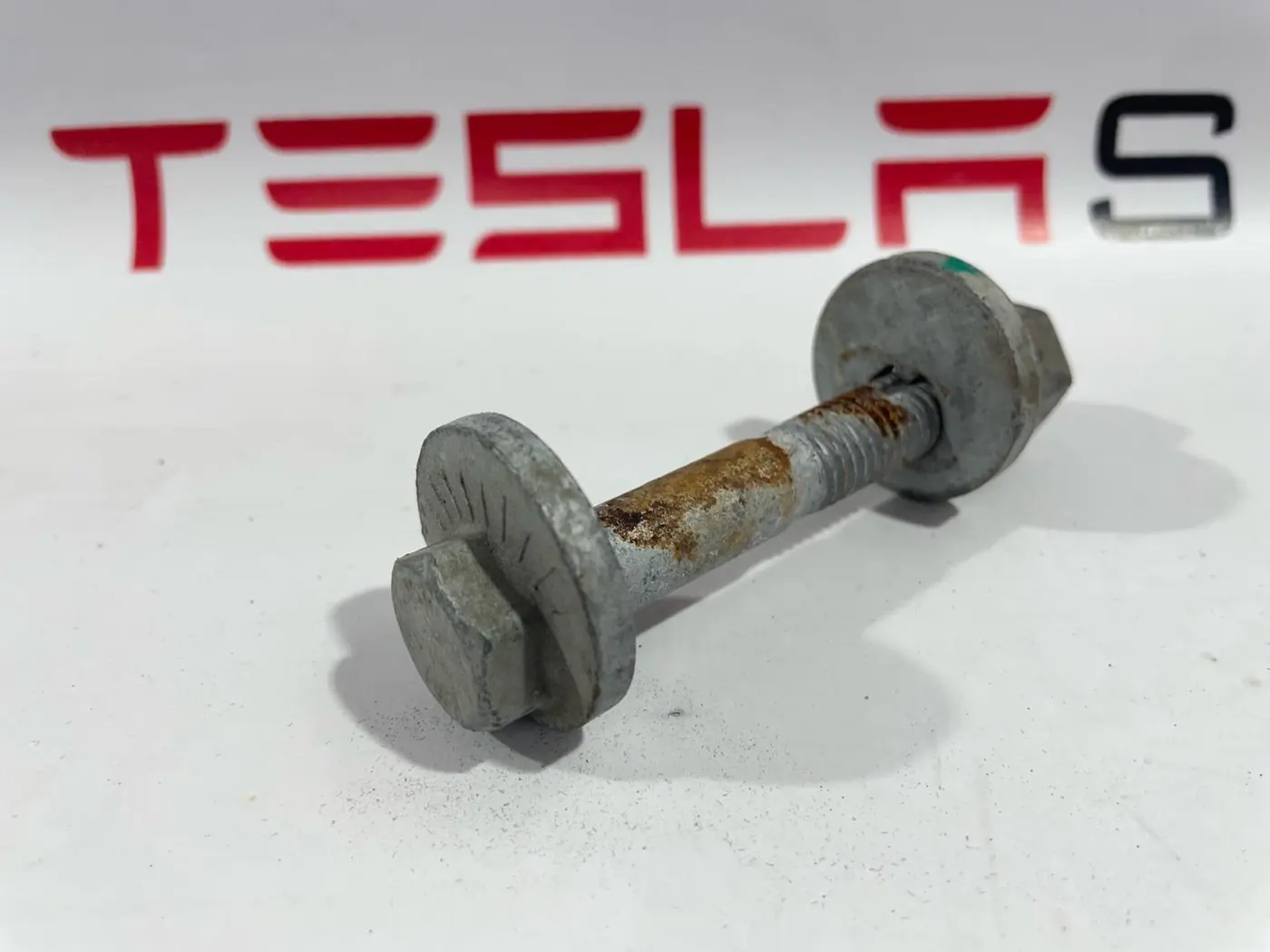 Болт развальный к Tesla Model 3 2019