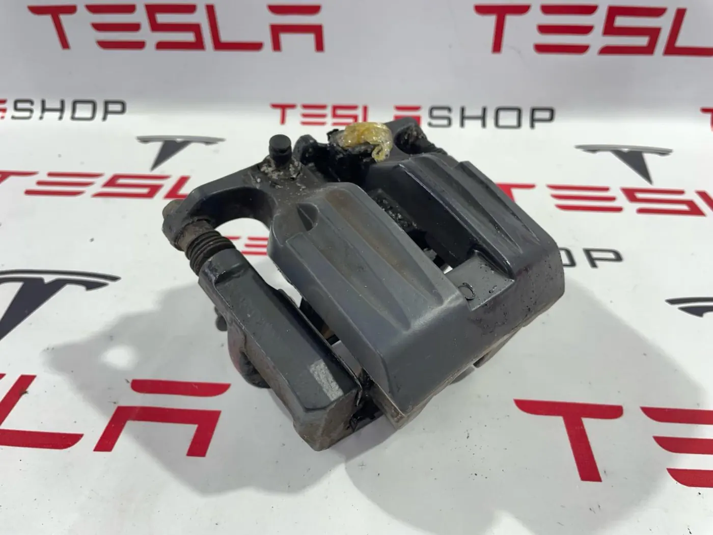 Суппорт задний левый к Tesla Model S 2016