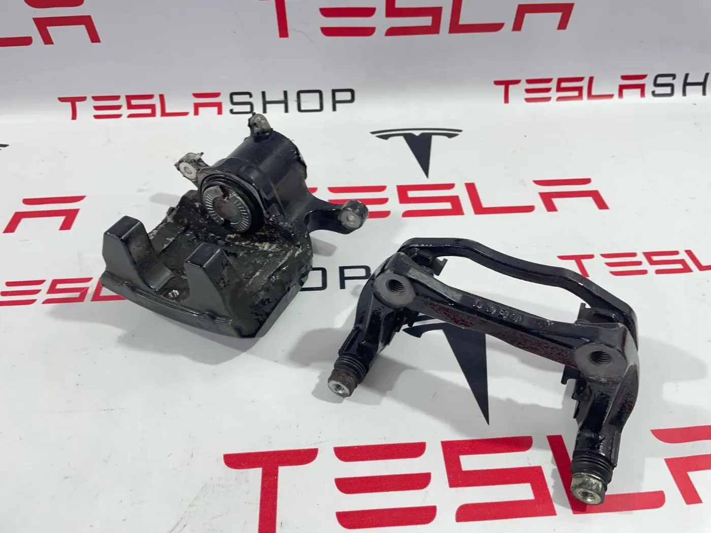 Суппорт задний левый к Tesla Model S 2021