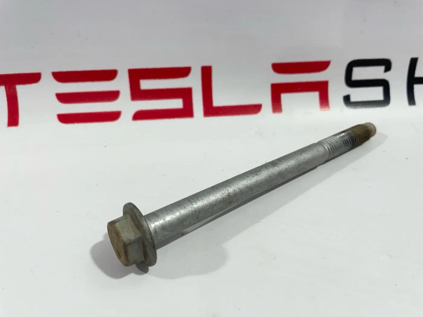 Болт к Tesla Model 3 2019