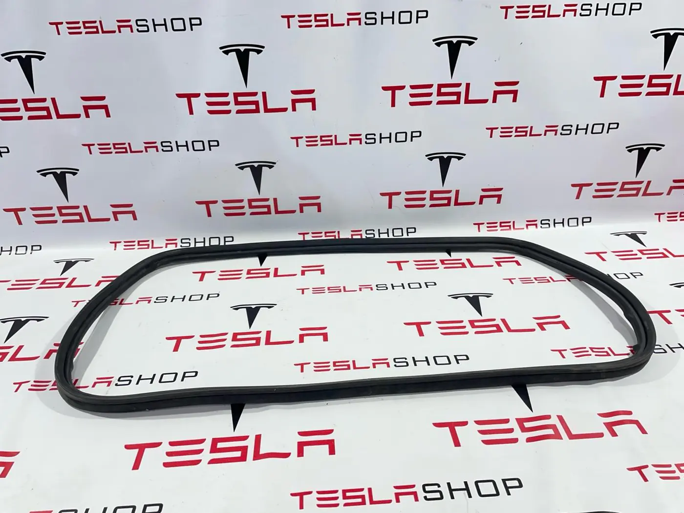 Уплотнитель багажника к Tesla Model 3 2019