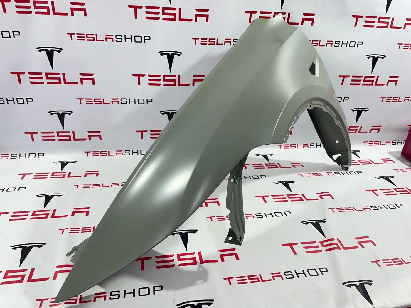 Крыло переднее левое к Tesla Model Y 2025