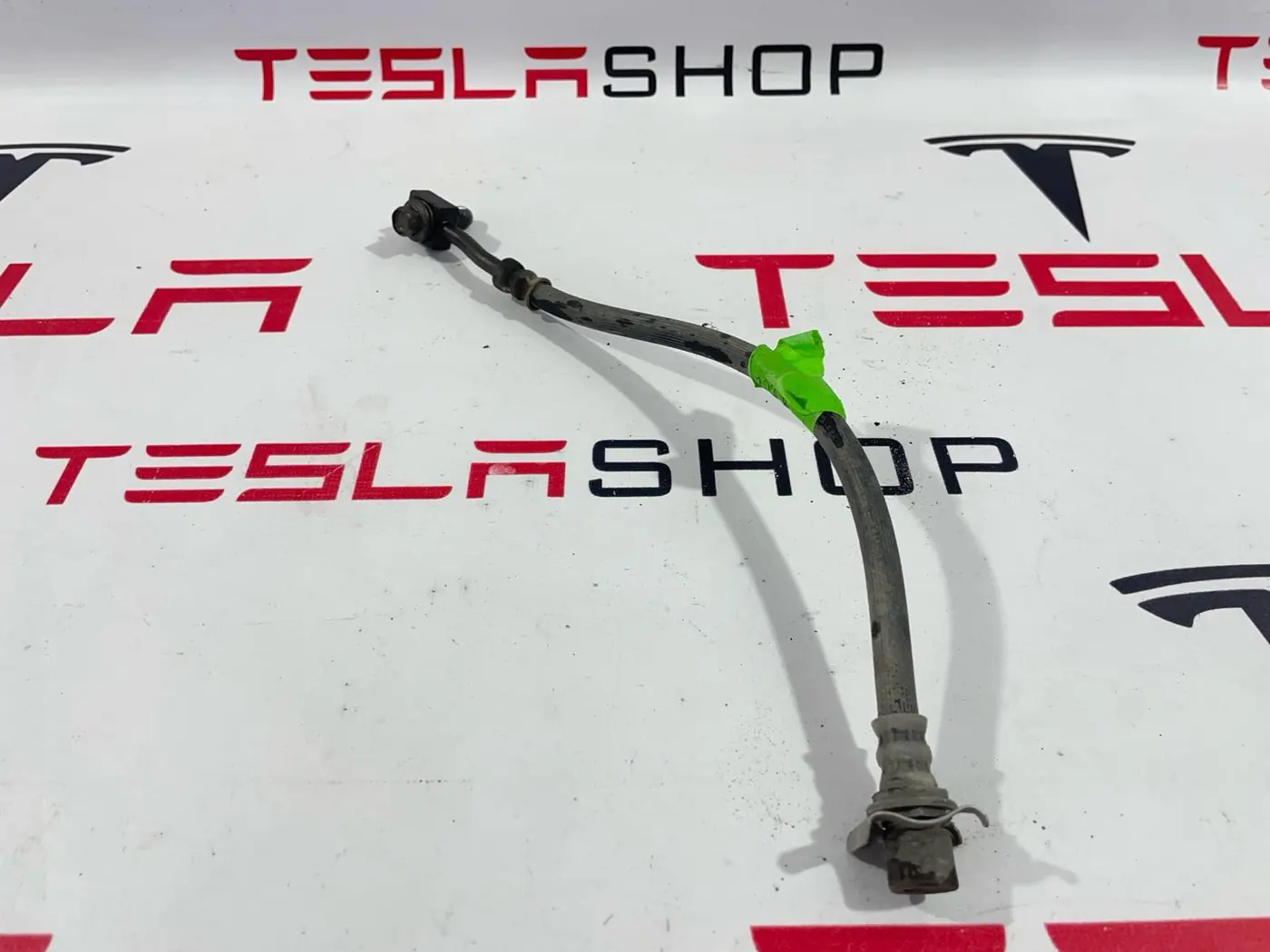 Шланг тормозной к Tesla Model 3 2019