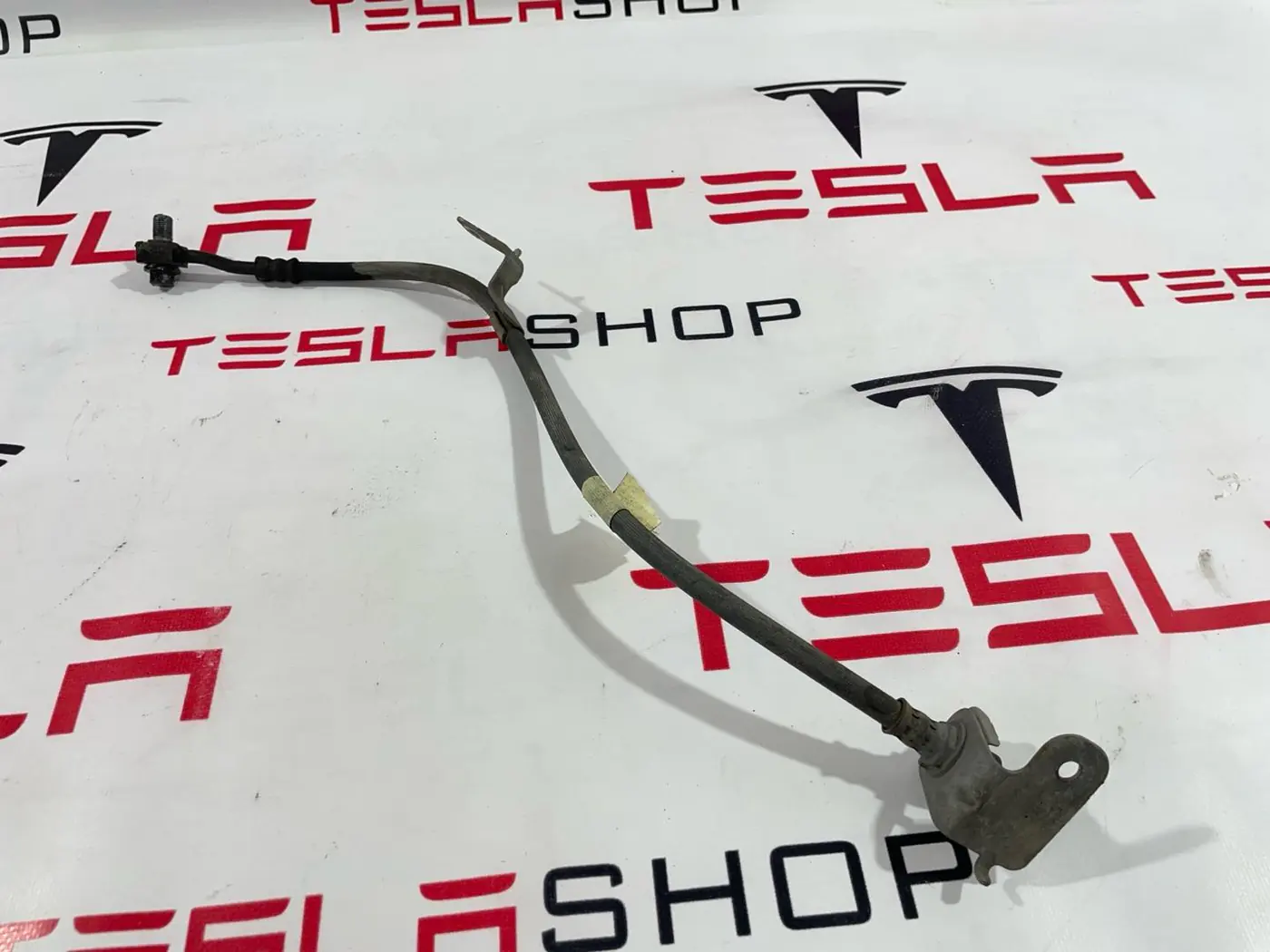 Шланг тормозной к Tesla Model 3 2019