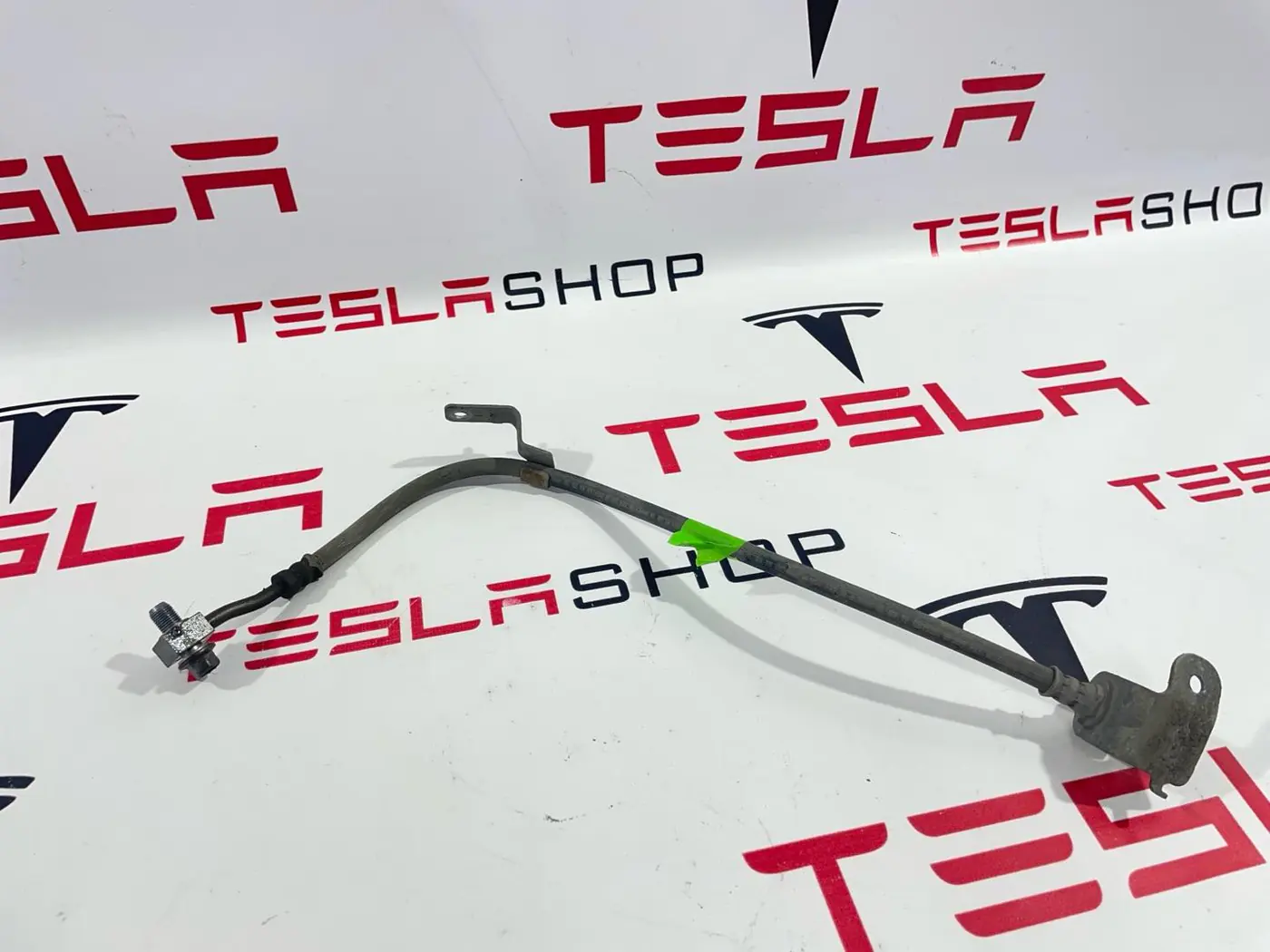 Шланг тормозной к Tesla Model 3 2019