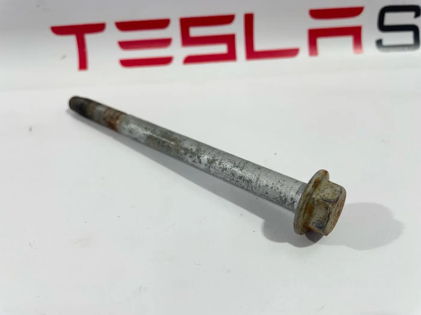 Болт к Tesla Model 3 2019