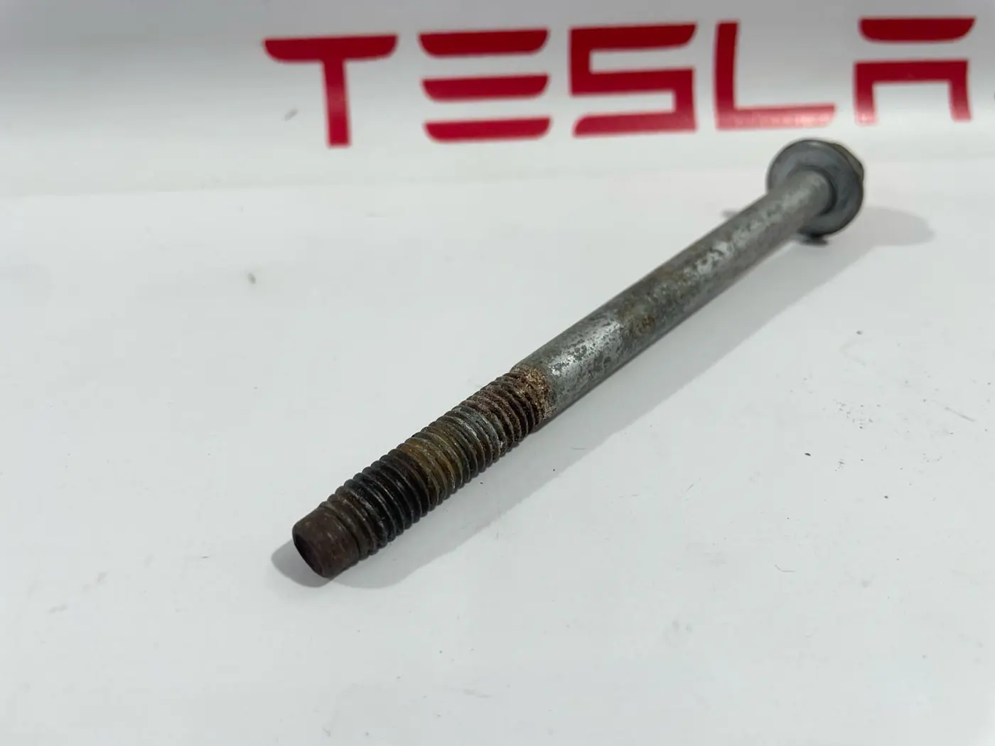 Болт к Tesla Model 3 2019