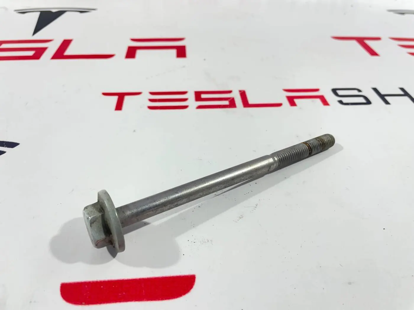 Болт к Tesla Model 3 2019