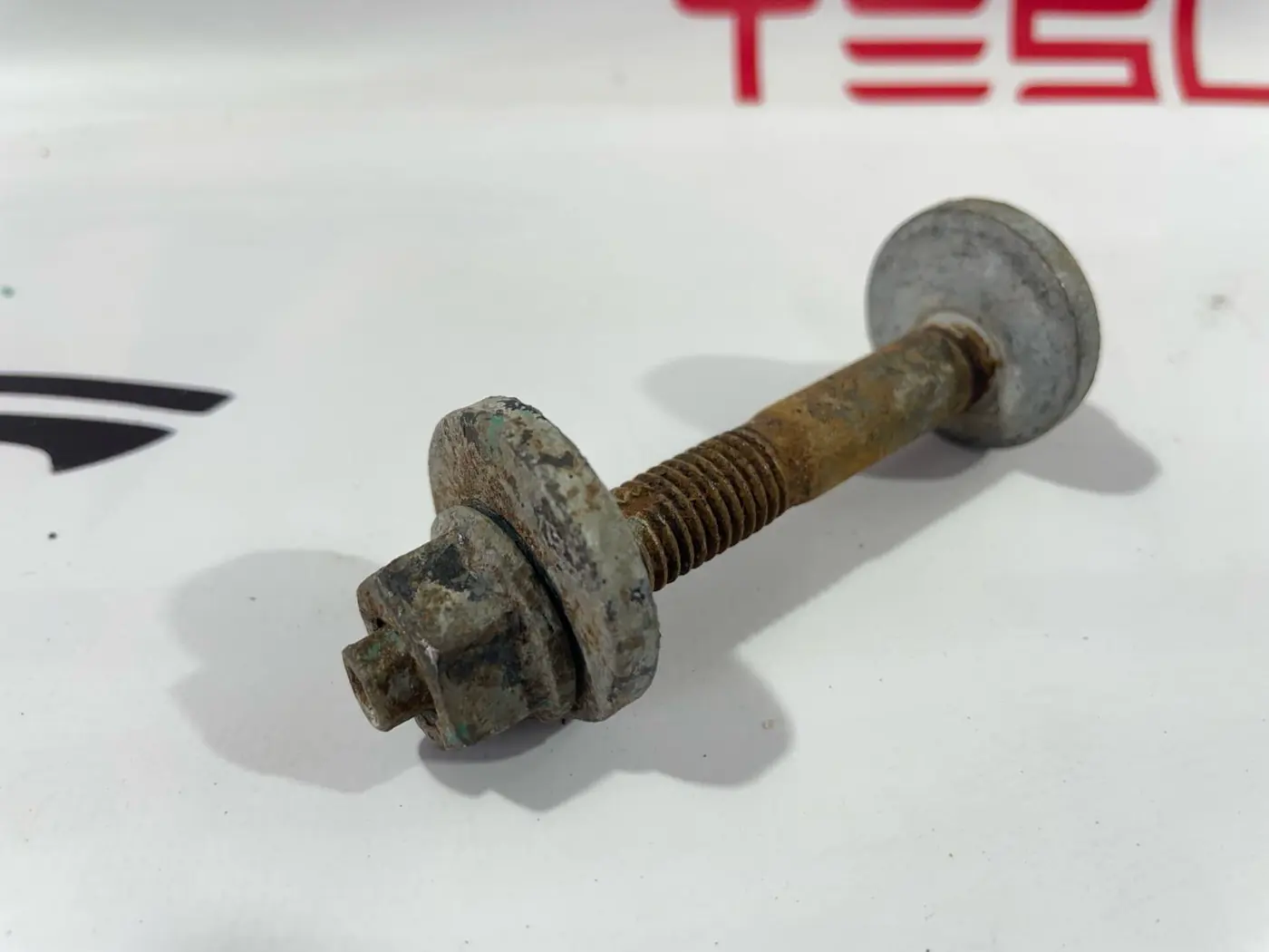 Болт развальный к Tesla Model 3 2019