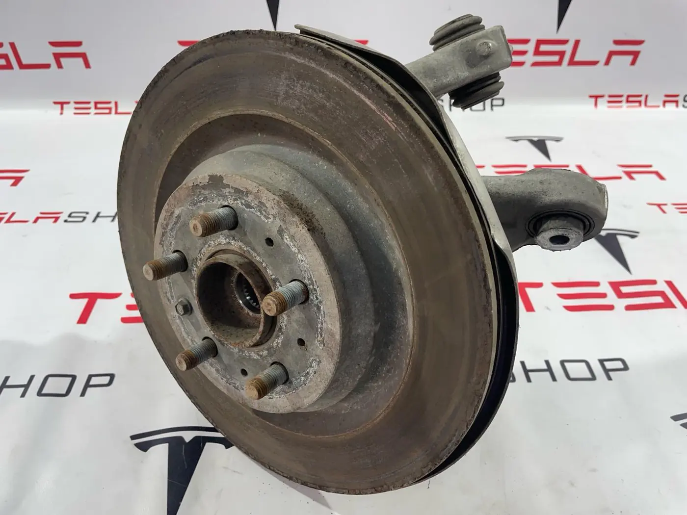 Кулак задний левый к Tesla Model 3 2019