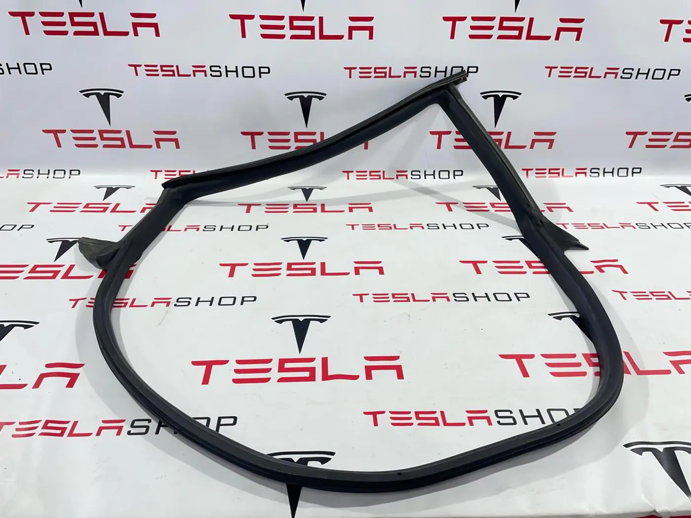 Уплотнитель к Tesla Model 3 2019