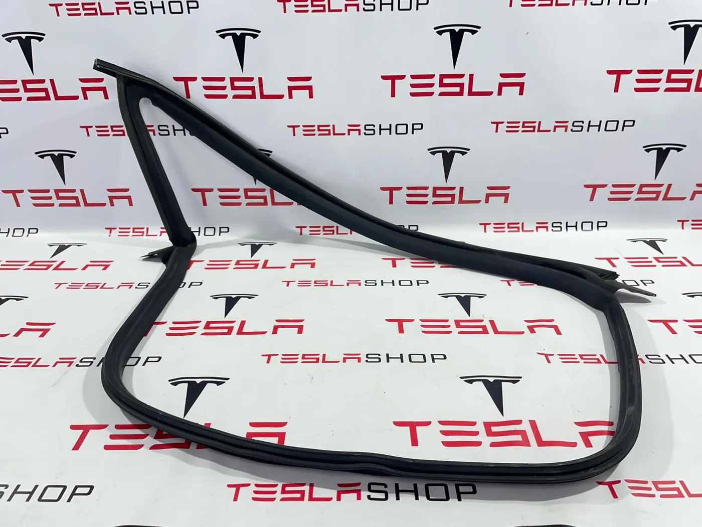 Уплотнитель к Tesla Model 3 2019